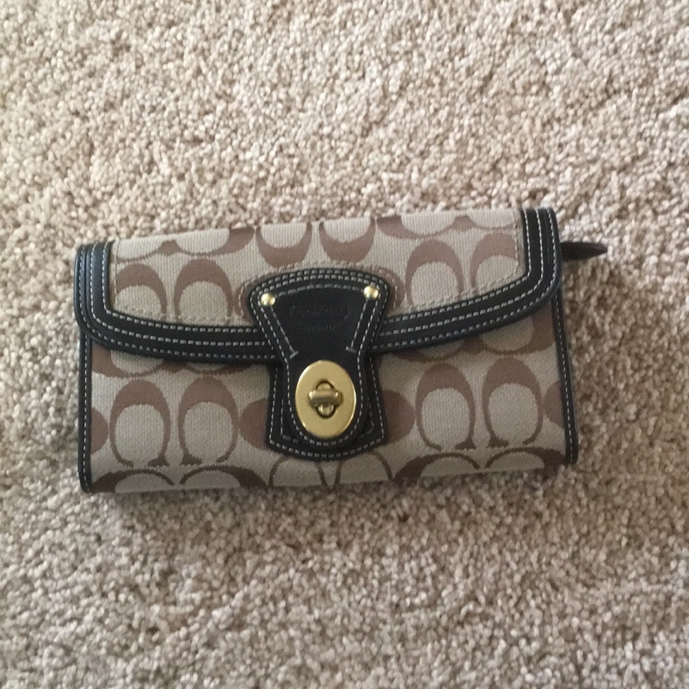 💝 Coach Black Leather Trim Brown Logo Wallet